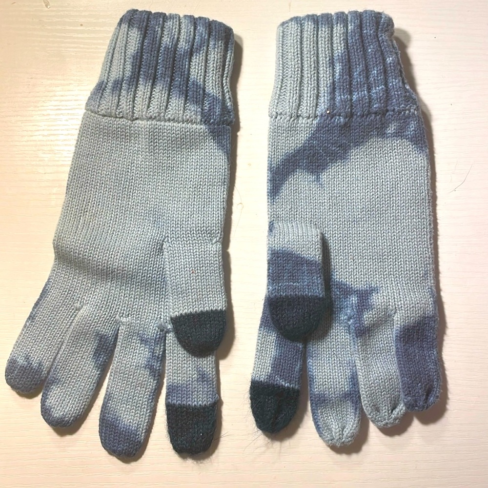 Urban Outfitters tie dye gloves